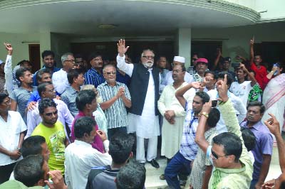ISHWARDI( Pabna): Land Minister Shamsur Rahman Sharif MP was accorded a reception by the elected representatives and local elite at Ishwardi in Pabna yesterday.