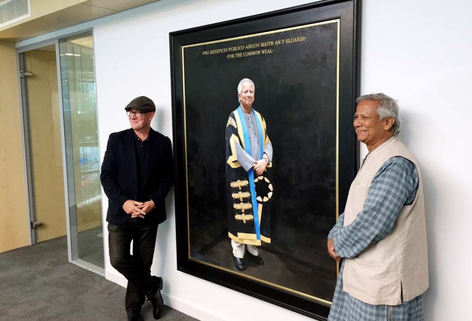 Nobel Laureate Professor Yunus at the unveiling ceremony of a portrait of him. The portrait was commissioned recently by Glasgow Caledonian University of Scotland and painted by the celebrated Scottish painter Gerard Burns.