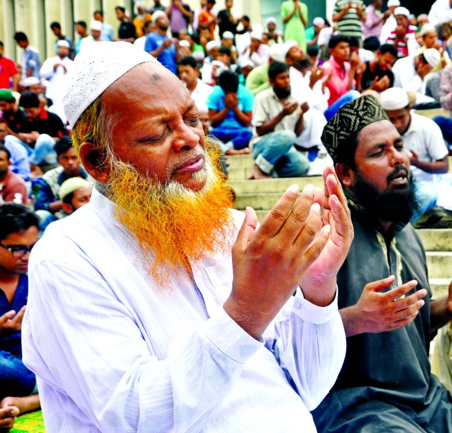 Musallies offer Jumatul Wida prayers seeking peace and prosperity of the nation as well as the Muslim Ummah of the holy month of Ramzan at the Baitul Mukarram National Mosque.