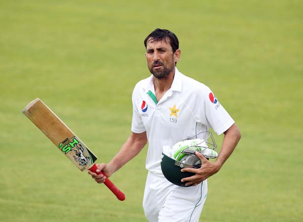 Younis Khan scored 104 off 177 balls on the 2nd day of the four-dayer between Somerset and Pakistan atTaunton on Monday.
