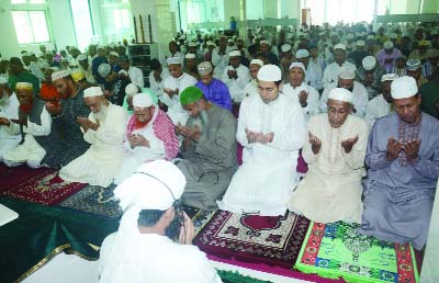 BOGRA: Eid-ul- Fitr congregation at Satani Mosque in Sutrapur on Thursday.