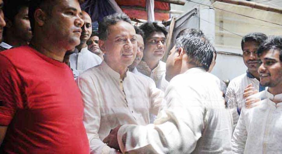 Former minister and BNP leader Amir Khasru Mahmud Chowdhury exchanging Eid greeting with local people on Thursday.
