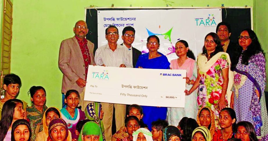 Sekander E Azam, Unit Head, Cash Management & Custodial Services of BRAC Bank Ltd and a team of Tara, the Bank's women forum led by Runa Laila Chowdhury, Branch Manager of Kazir Dewri Branch, handed over a cheque of Tk50,000 recently in Chittagong to Muj