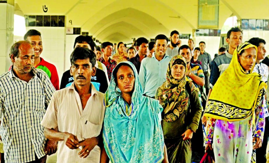 People returning to the city after celebrating Eid with their near and dear ones. The snap was taken from the city's Kamalapur Railway Station on Tuesday.