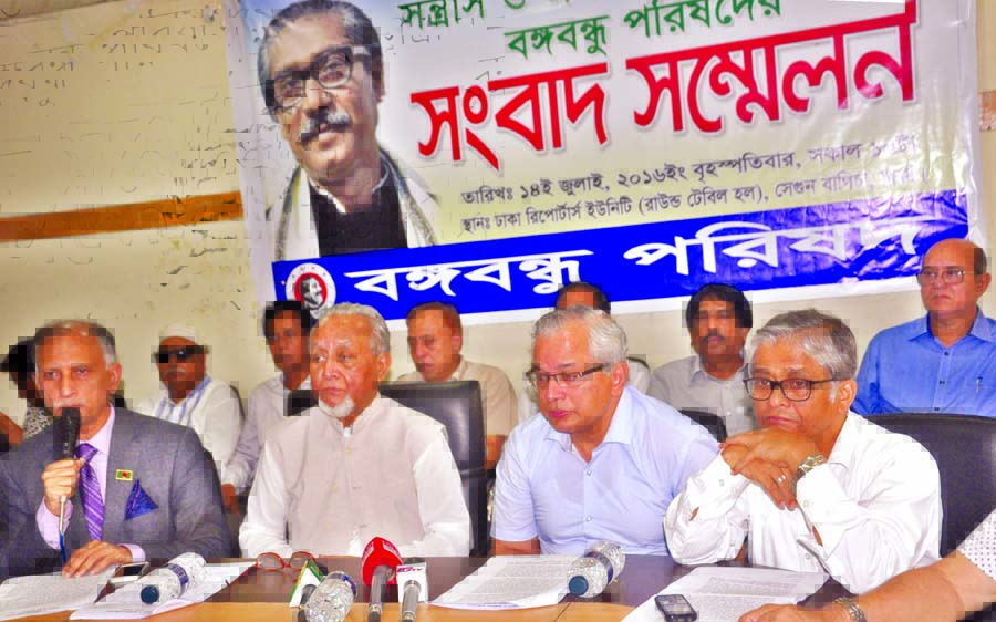 Dhaka University Vice-Chancellor Prof Dr AAMS Arefin Siddique speaking at a press conference organised by Bangabandhu Parishad at Dhaka Reporters Unity on Thursday in protest against extremism.