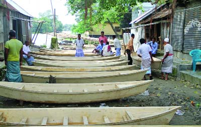 NARAYANGANJ: Buyers and sellers are passing busy time at a Boat Fair in Rupganj Upazila. This p[picture was taken on Thursday.