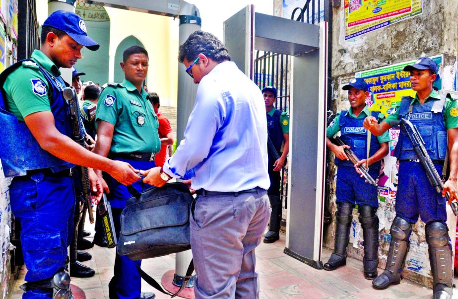 Musallies being checked by law enforcers at the entrance of Baitul Mukarram National Mosque on Friday in a bid to resist militancy.