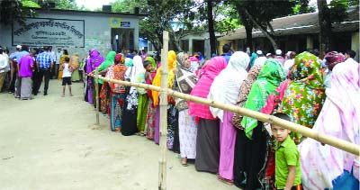 GOPALGANJ: People at Ullapara waiting in a queue for eye camp at Ullapara Government Primary School organised by Bogra Grameen GC Eye Hospital recently.