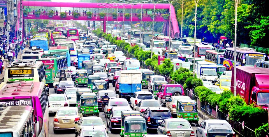 City witnessed traffic gridlock as vehicles were stuck up due to incessant rains causing sufferings to commuters. This photo was taken from Banani area on Monday.