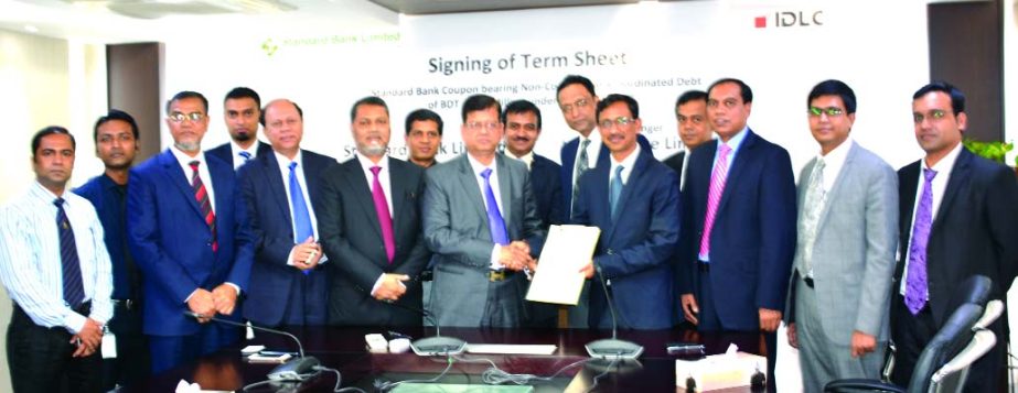 Standard Bank Limited (SBL) recently signed a Term Sheet deal with IDLC Finance Limited for issuance of "Standard Bank Coupon bearing Non-Convertible Subordinated Debt of Tk 4,000 million under Tier-ll Capital." Md. Nazmus Salehin, Managing Director & C
