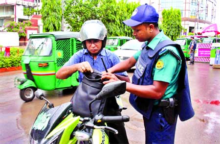 Law enforcers thoroughly searching all kinds of vehicles in city's check points to avert any untoward incidents following the recent terror attacks. This photo was taken from Gulshan area on Wednesday.