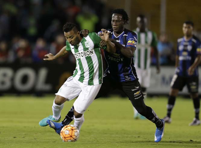 Macnelly Torres of Colombia's Atletico Nacional (left) is pressured by Luis Caicedo of Ecuador's Independiente del Valle during the first leg of a Copa Libertadores final match in Quito, Ecuador on Wednesday.