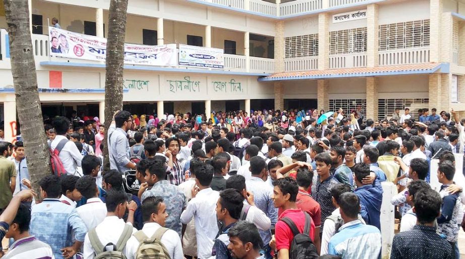 Students brought out a procession demanding nationalisation of Hathazari College yesterday.