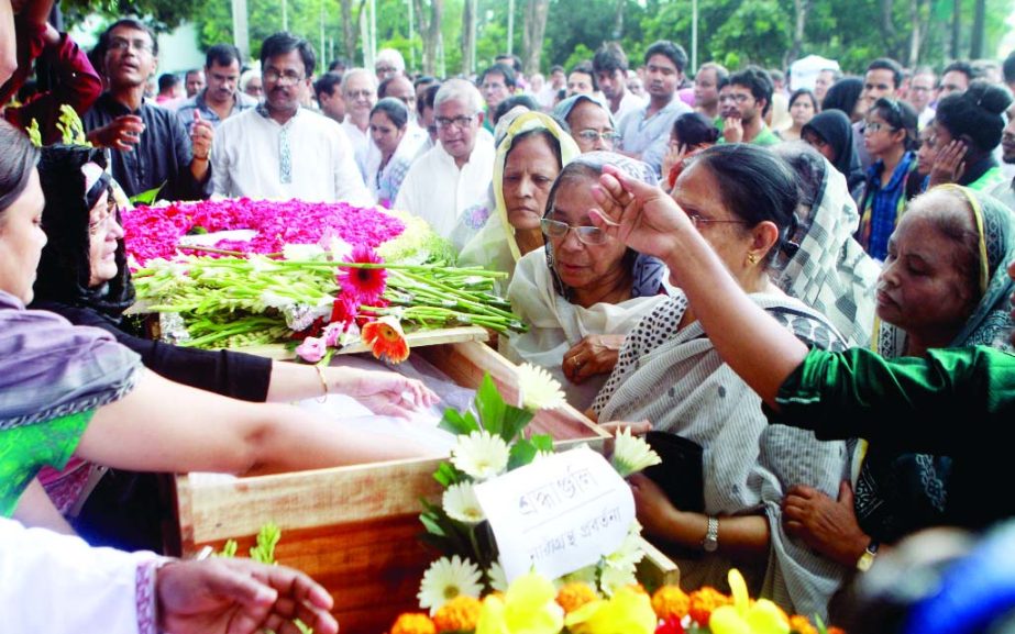 People from all walks of life paid last respect to freedom fighter Shirin Banu Mitil by placing floral wreaths on her coffin at the Central Shaheed Minar in the city on Friday.