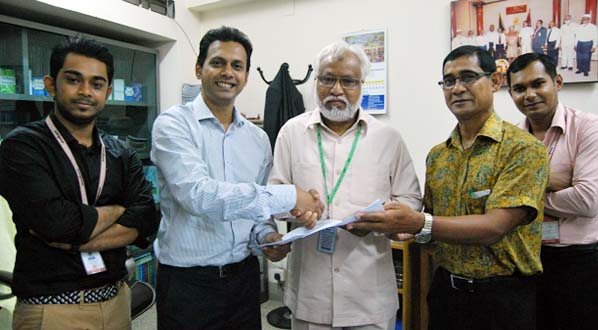 Dr Md. Harun-or-Rashid, Registrar of Bangladesh University of Business and Technology (BUBT) and Md. Redwan-ul-Haque, Head of Business of Chakri.com, exchange documents after signing â€˜Campus Partnership Agreementâ€™ at BUBT on Sunday. BUBT Join