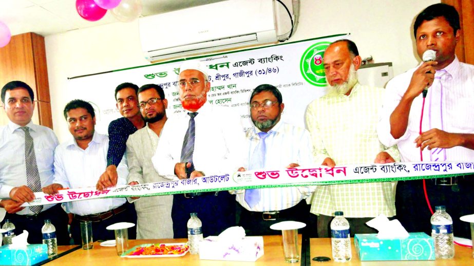 Abed Ahmed Khan, Vice President of Al-Arafah Islami Bank Limited, inaugurating its new agent banking outlet at Rajendrapur, Gazipur recently. Md Moynal Hossain, Assistant Vice President and Md Al-Amin, manager of AIBL Kapasia Branch were present in the oc