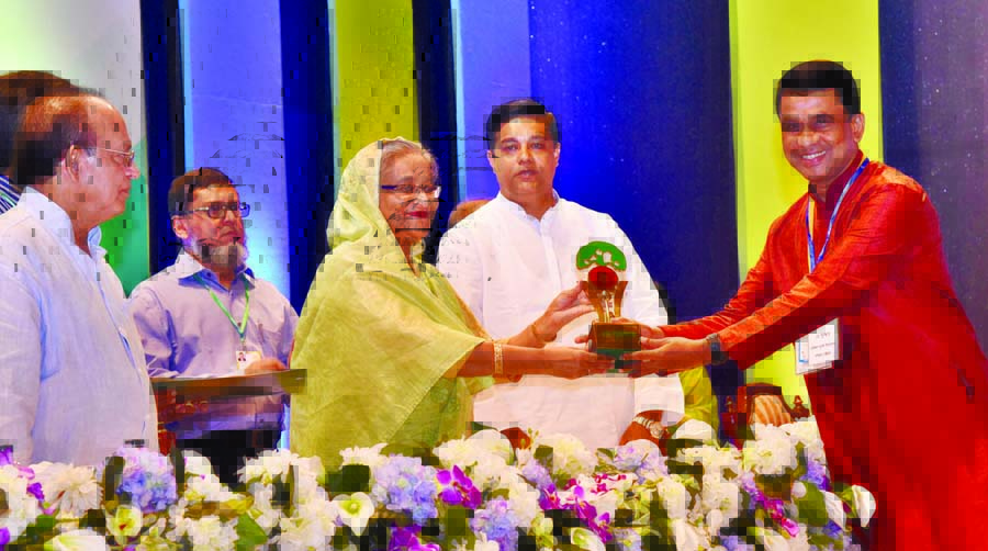 Prime Minister Sheikh Hasina handing over award to President of Raozan Suresh Bidyaton Jamir Uddin Parvez for his contribution in afforestation in the inauguration of National Tree Plantation Campaign and Tree Fair-2016 in the auditorium of Krishibid Inst