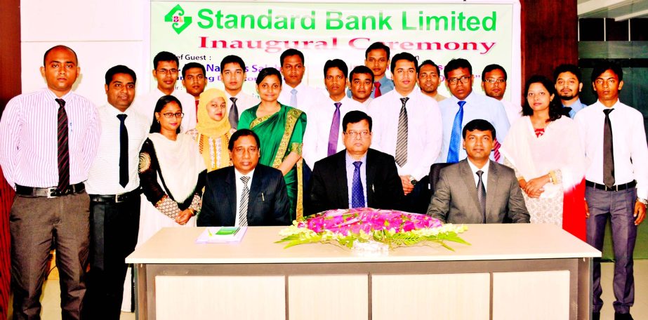 Md Nazmus Salehin, Managing Director of Standard Bank Limited poses with the participants of a two-week long Induction Course for Trainee Assistant Officers of the bank in city recently. Md. Zakaria, Principal and Mohammad Amzad Hossain Fakir, Faculty of