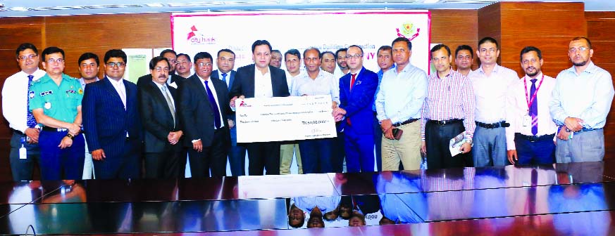 City Bank on Thursday has donated Tk 5 million as donation for construction of the head office building of Counter Terrorism Unit of Dhaka Metropolitan Police (DMP) at Minto Road, Dhaka. Rubel Aziz, Chairman of the bank handed over the cheque to Monirul I