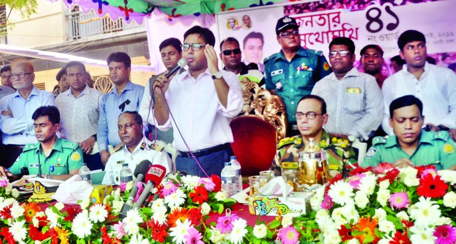 Mayor of Dhaka South City Corporation (DSCC) Mohammad Sayeed Khokon speaking with the people of Ward No 41 in the city's Wari area at a 'Meet The People' programme on Thursday.