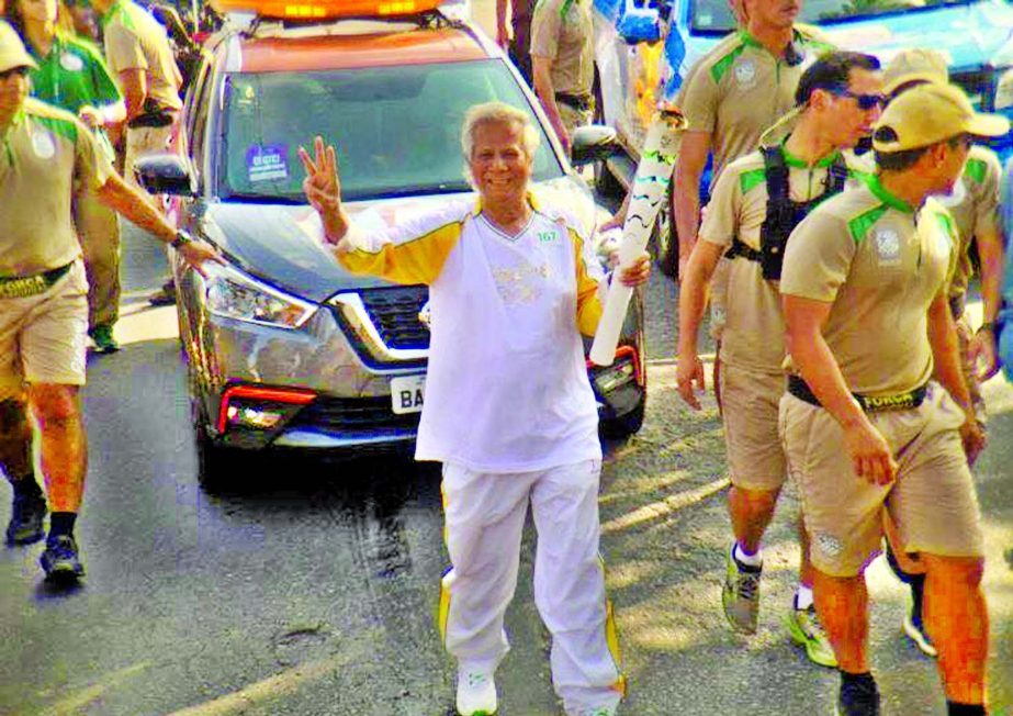 Nobel Laureate Professor Muhammad Yunus, wearing elegant Olympic athelete uniform carried the Olympic Torch on Friday.