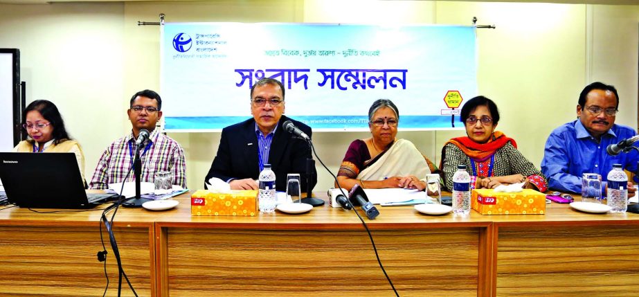 TIB Trustee Board Executive Director Dr Iftekharuzzaman releasing the study report about the activities of Anti-Corruption Commission at TIB office in Dhanmondi on Sunday.