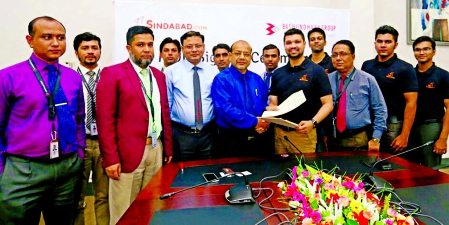 Sindabad.com signs a deal with Bashundhara Group in the city on Tuesday. Through this contract, Sindabad.com becomes the e-commerce distributor of Bashundhara. Muhammad Mustafizur Rahman, Deputy Managing Director of Bashundhara Group and Zeeshan Kingshuk