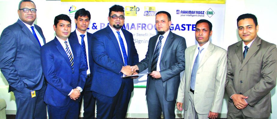 M. Nazeem A. Choudhury, Head of Consumer Banking of Eastern Bank Ltd (EBL) and Shaikh Monowar Ahmad, Head of Operations of Rahimafrooz Gastech exchanging a Zero percent Installment Plan (ZIP) deed in the city Dhaka recently.