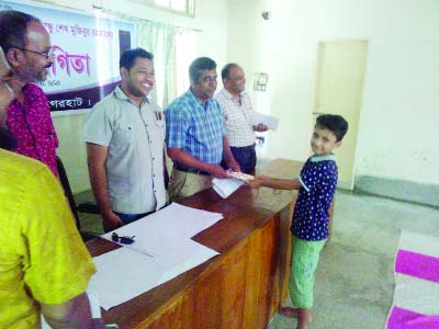 BAGERHAT: Md Sahadat Hossain, Executive Engineer, LGED distributing prizes among the winners of art competition on Wednesday marking the National Mourning Day.