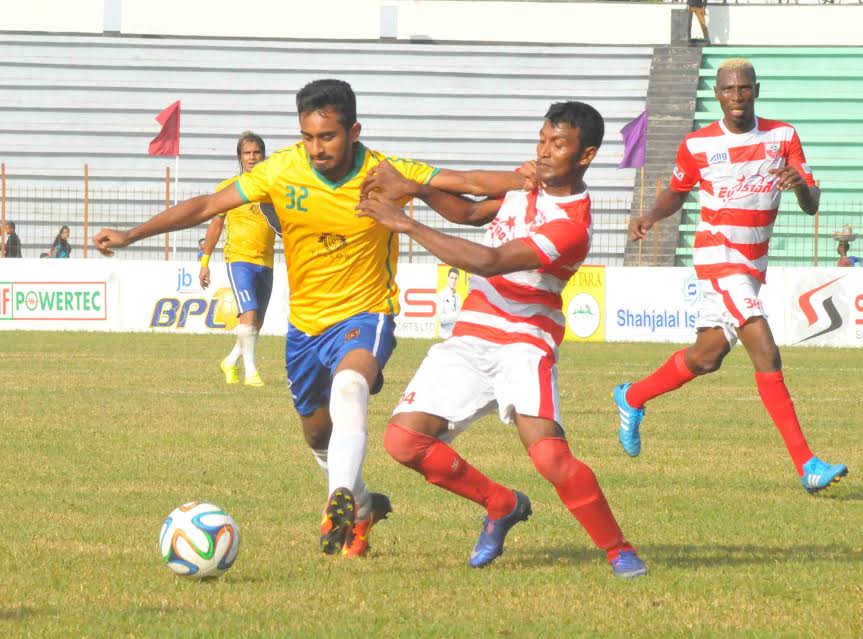 A view of the match of the JB Group Football between Sheikh Jamal Dhanmondi Club Limited and Feni Soccer Club at the Bir Muktijoddha Rafiq Uddin Bhuiyan Stadium in Mymensingh on Thursday.