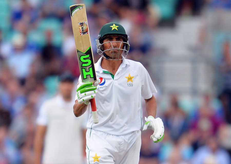 Younis Khan progressed past 150 on the 3rd day of 4th Test between England and Pakistan at The Oval on Saturday. Pakistan were 417 for seven in reply to England's first innings 328, a lead of 89 runs at lunch.