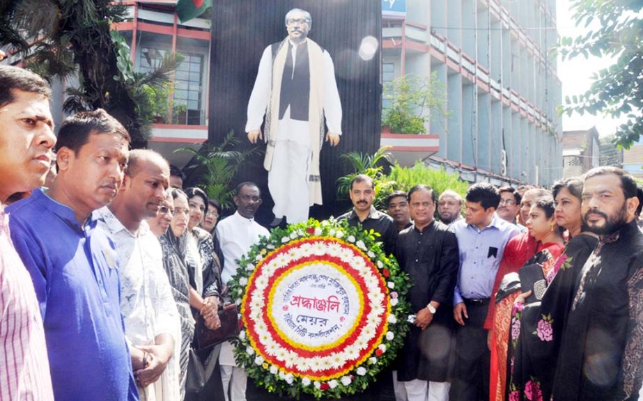 CCC Mayor A J M Nasir Uddin placing wreaths at a monument of Bangabandhu Sheikh Mujibur Rahman at Nagar Bhaban on the occasion of the National Mourning Day yesterday.