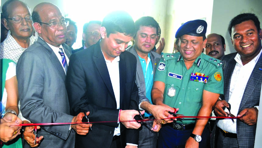 Shishir Kotwari, Second Secretary of Indian High Commission in Dhaka inaugurates the first showroom of 'Jakuar', a India based bathroom fittings company in the city's Pragoti Sharani on Tuesday. Country Distributor of the company, S M Ershad Hossain Ra