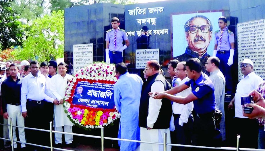 PATUAKHALI: Officials of Patuakhali District Administration placing wreaths on the monument of Bangabandhu Sheikh Mujibur Rahman on the occasion of the Natioanl Mourning Day on Monday.