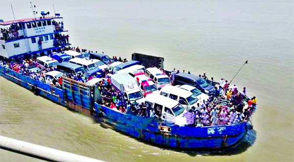 A big ferry loaded with several vehicles became stranded in between Paturia and Daulatdia at River Padma due to rough weather on Wednesday.