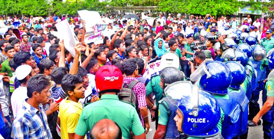 Students of Jaganath University staged a demonstration in front of the Jatiya Press Club on Wednesday to press home their demand for constructing dormitory for them on the land of the vacated Dhaka Central Jail. Later the police obstructed them from going