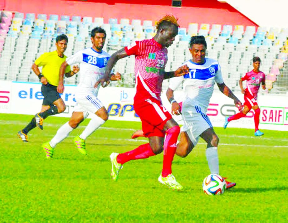 An action from the match of the JB Group BPL Football between Soccer Club, Feni and Uttar Baridhara Club at the Bangabandhu National Stadium on Friday.