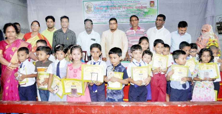 Meritorious students who achieved Jasim Uddin Smriti Gold Medal posed for a photo session at a certificate-giving ceremony recently.