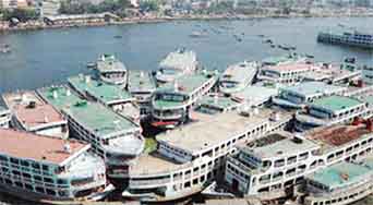 Lighter vessels remain stranded in different landing points in Karnaphuli channel due to strike of the workers from yesterday. Photo FNS