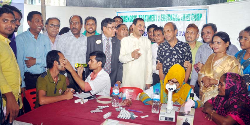 CCC Mayor AJM Nasir Uddin visiting an eye and blood group identification camp organised by Madarbari Muktakantho Green in the city yesterday.
