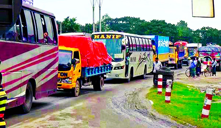 A 15-km traffic tailback on Dhaka-Tangail Highway causing immense sufferings to commuters. This photo was taken from Chandra area of Gazipur on Friday.