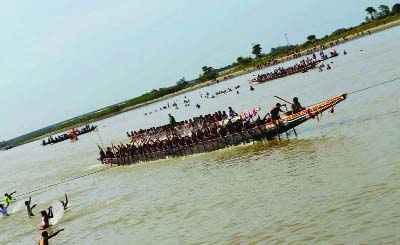 JAMALPUR: A boat race was held at Shampur Amtoli ghat on Brahmaputra River in Melandah Upazila on Friday.