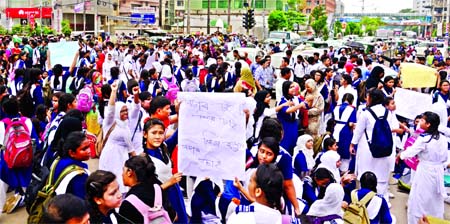 Willes Little Flower School students take to the street and barricaded Kakrail intersection to press home their demand for exemplary punishment to killer of their fellow student Risha who succumbs to injuries on Sunday at the hospital.