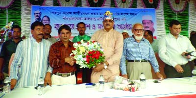 SHERPUR(Bogra): Habibur Rahman Habib MP being greeted by teachers of Sherpur College at a reception programme as the college achieved government enlistment on Saturday.