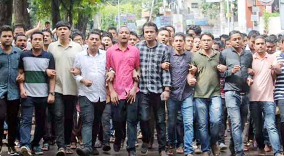Bangladesh Chhatra League , Chittagong City Unit brought out procession demanding immediate execution war convict Mir Quasem Ali on Wednesday.