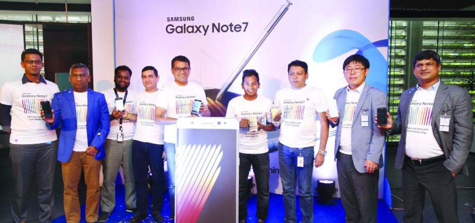 Samsung, in collaboration with Grameenphone (GP) launched Galaxy Note 7 handset recently in an event held in the city. Cricketer Mushfiqur Rahim officially inaugurated the handset. Mohammed Shariful Islam, Chief Human Resource Officer, GP and SeungwonYou