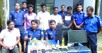 KULAURA(Moulvibazar): Police arrested four robbers of inter- district robbery gang from different places in Kulaura recently.