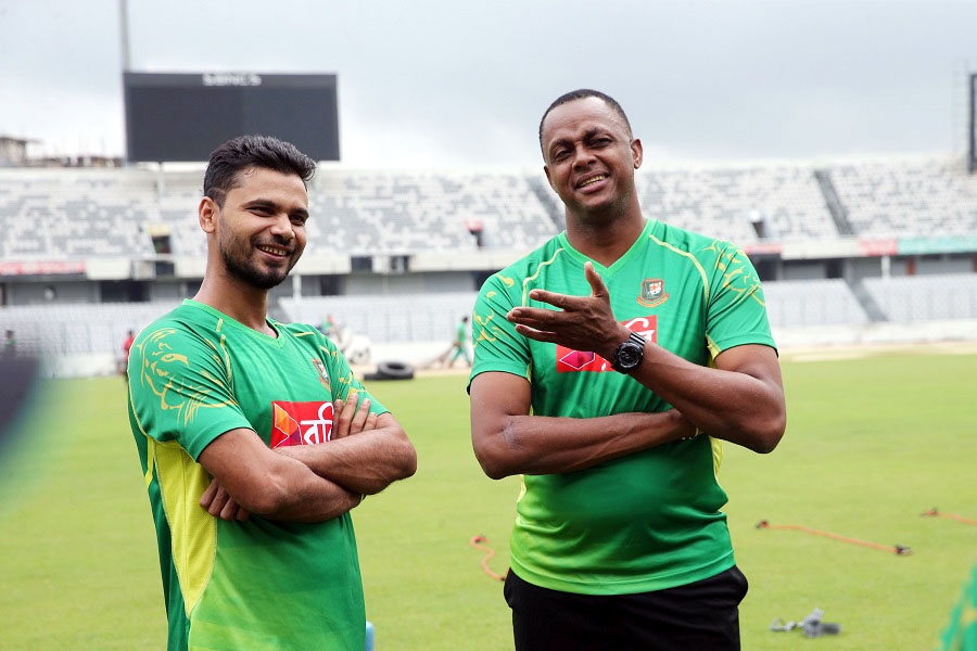 Mashrafe Mortaza with his 'idol' Courtney Walsh at a training session at Dhaka on Monday.