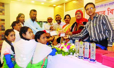 COMILLA: Sanowara Begum Luna, Vice Chairman, Muradnagar Upazila Parishad distributing prizes of Summer Sports as Chief Guest organised by Muradnagar Upazila School and Madrasa Sports' Association yesterday.