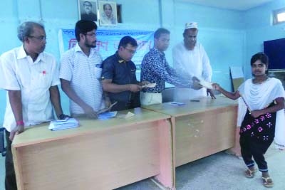 JHENAIDAH: Mustafizur Rahman,UNO, Jhenaidah Sadar distributing money to a disabled girl as a part of distributing assistance among the Harizon people at Jhenaidah Sadar Upazila Parishad on Thursday.